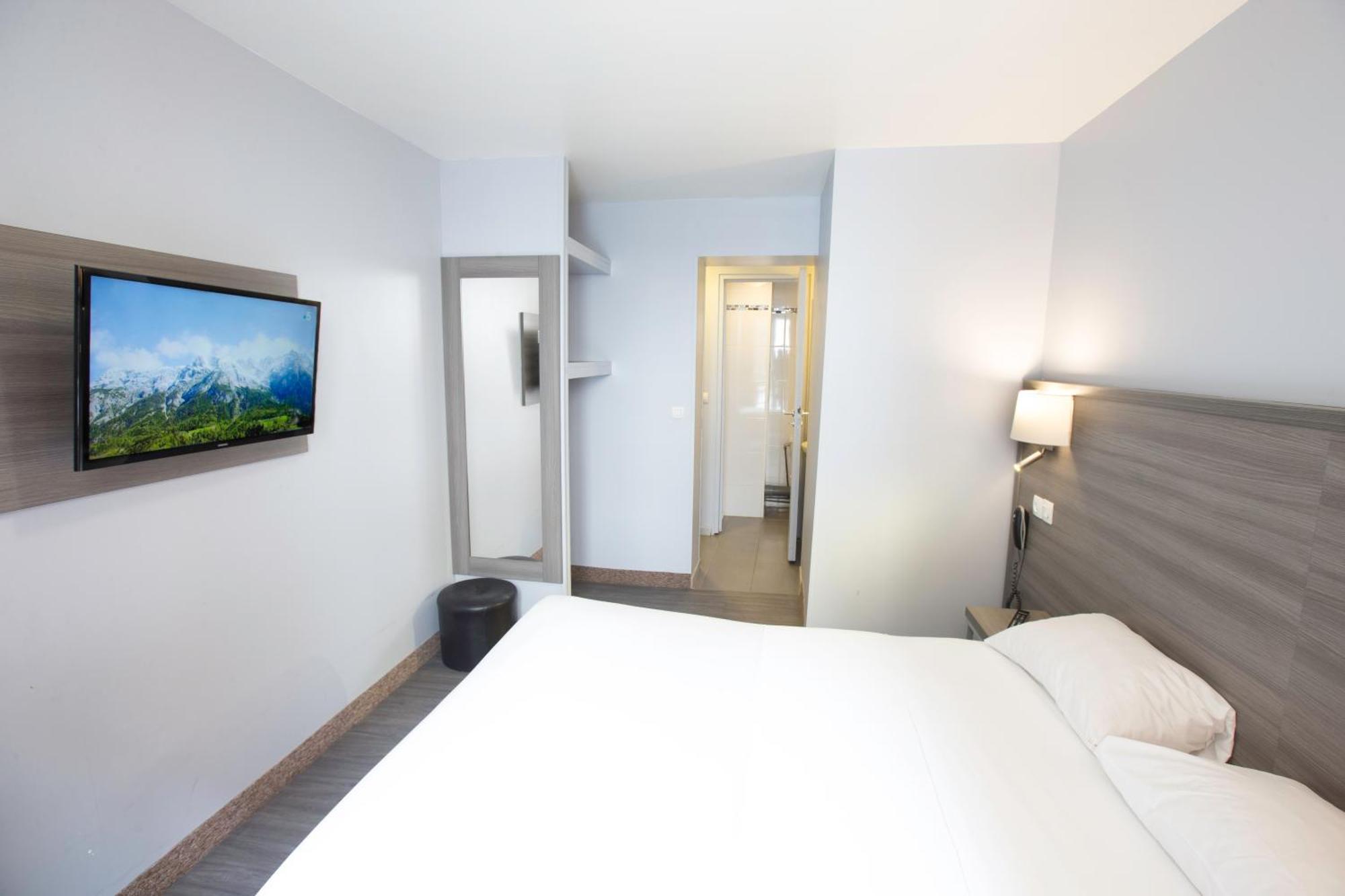 Hotel Hipotel Pere-lachaise Republique 3*