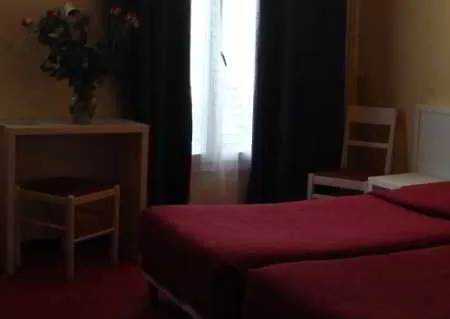 Hotel Hipotel Père-lachaise République 3*