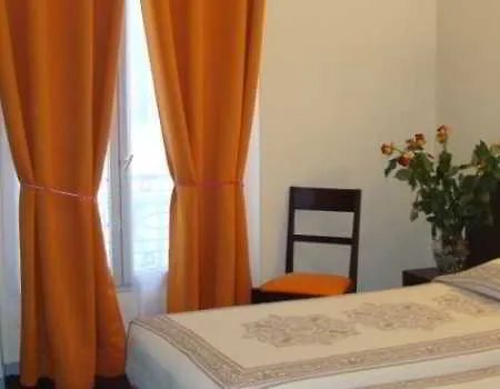 Hipotel Père-lachaise République Hotel 3*