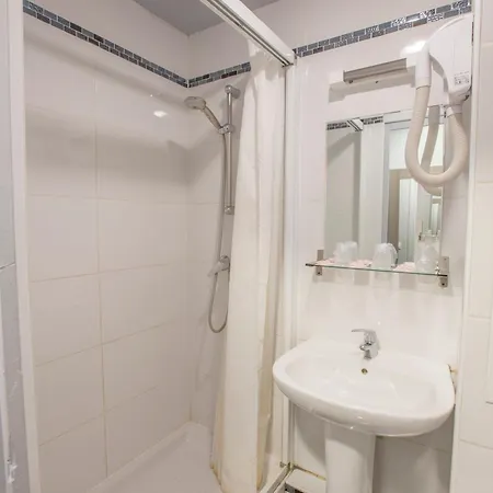 Hotel Hipotel Père-lachaise République 3*