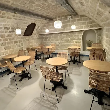 Hotel Hipotel Père-lachaise République 3*