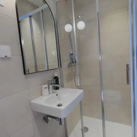 Hipotel Père-lachaise République Hotel 3*