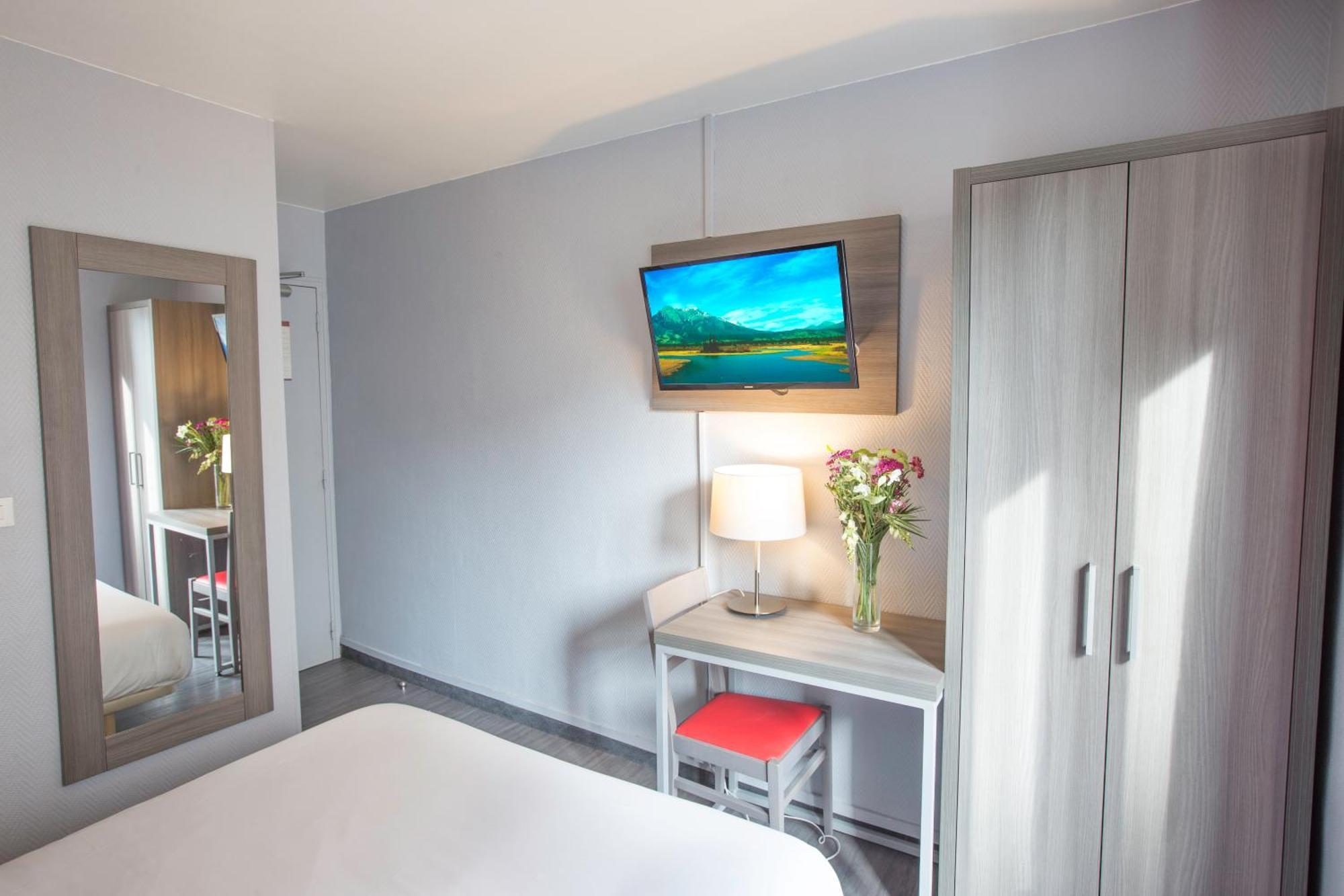 Hipotel Père-lachaise République Hotel 3*