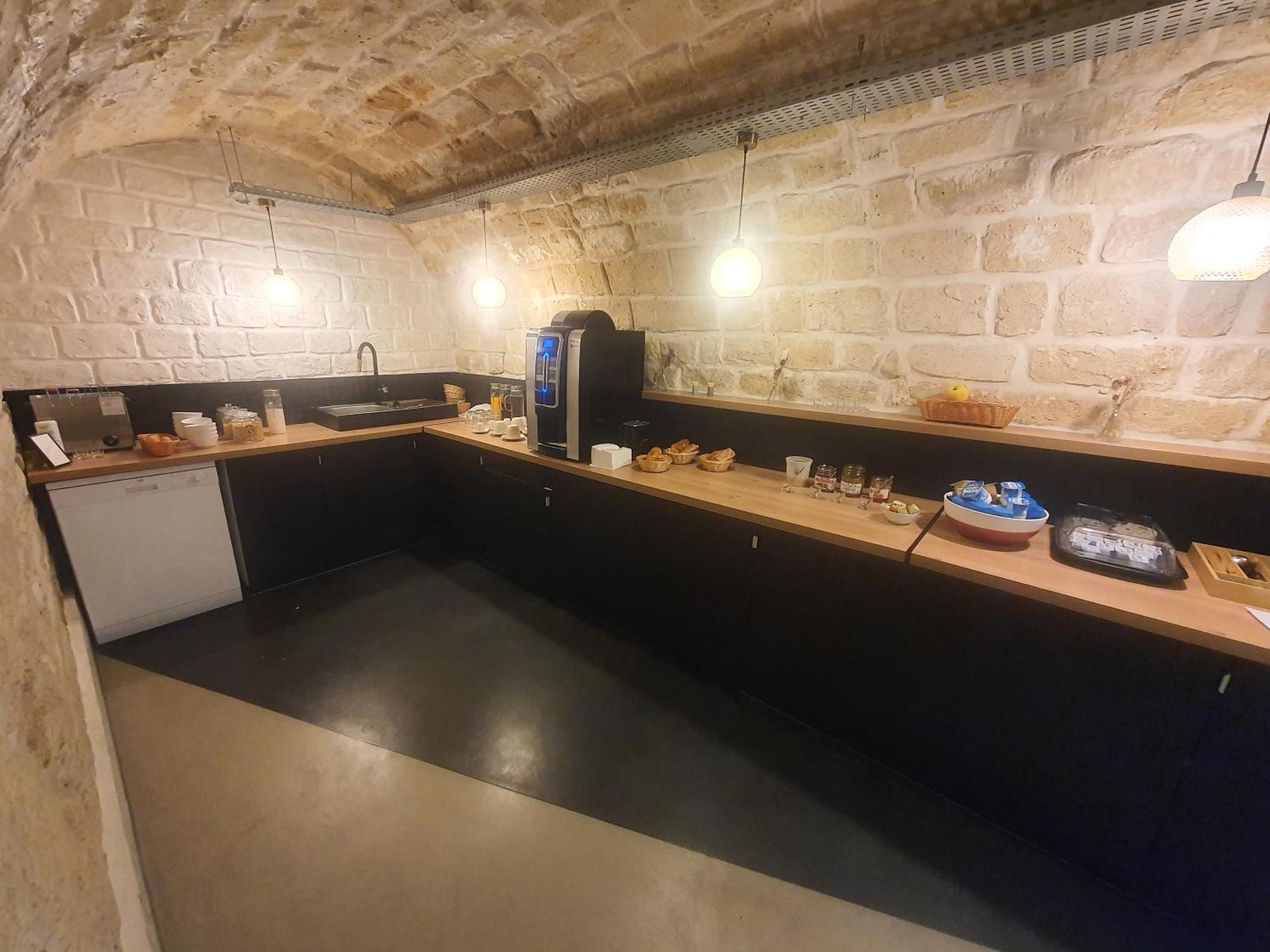 Hipotel Père-lachaise République Parigi