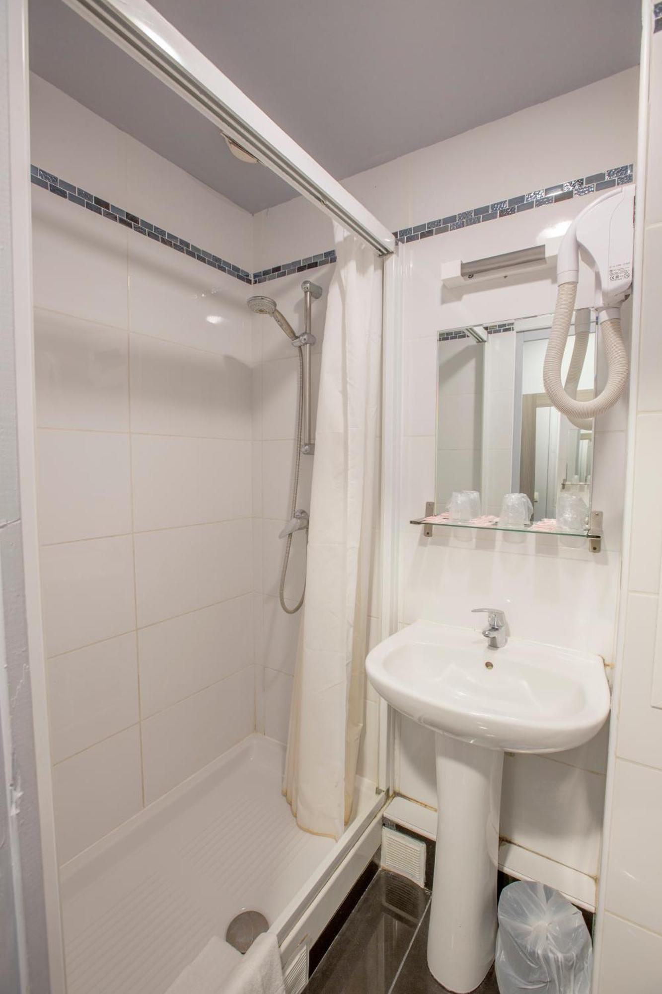 Hotel Hipotel Père-lachaise République 3*