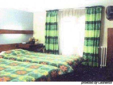 Hotel Hipotel Père-lachaise République 3*