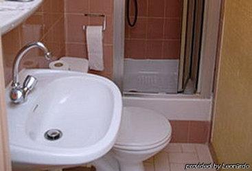 Hotel Hipotel Père-lachaise République Parigi