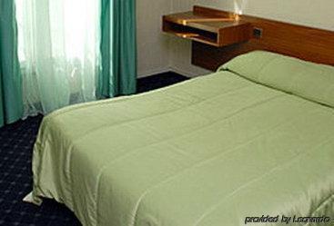 Hipotel Père-lachaise République Hotel