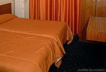 Hipotel Père-lachaise République Hotel