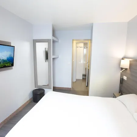 Hotel Hipotel Père-lachaise République 3*